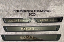Ốp bậc cửa ngoài mẫu Titan xe MAZDA 3 2020
